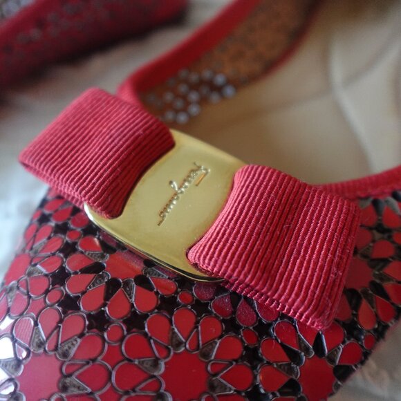 Salvatore Ferragamo Italy Tooled Floral Patent Leather Varina Bow Ballet Flats - Picture 16 of 16